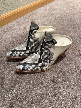 Gianni Bini Black &  Cream Snake-Print Pointed Mules